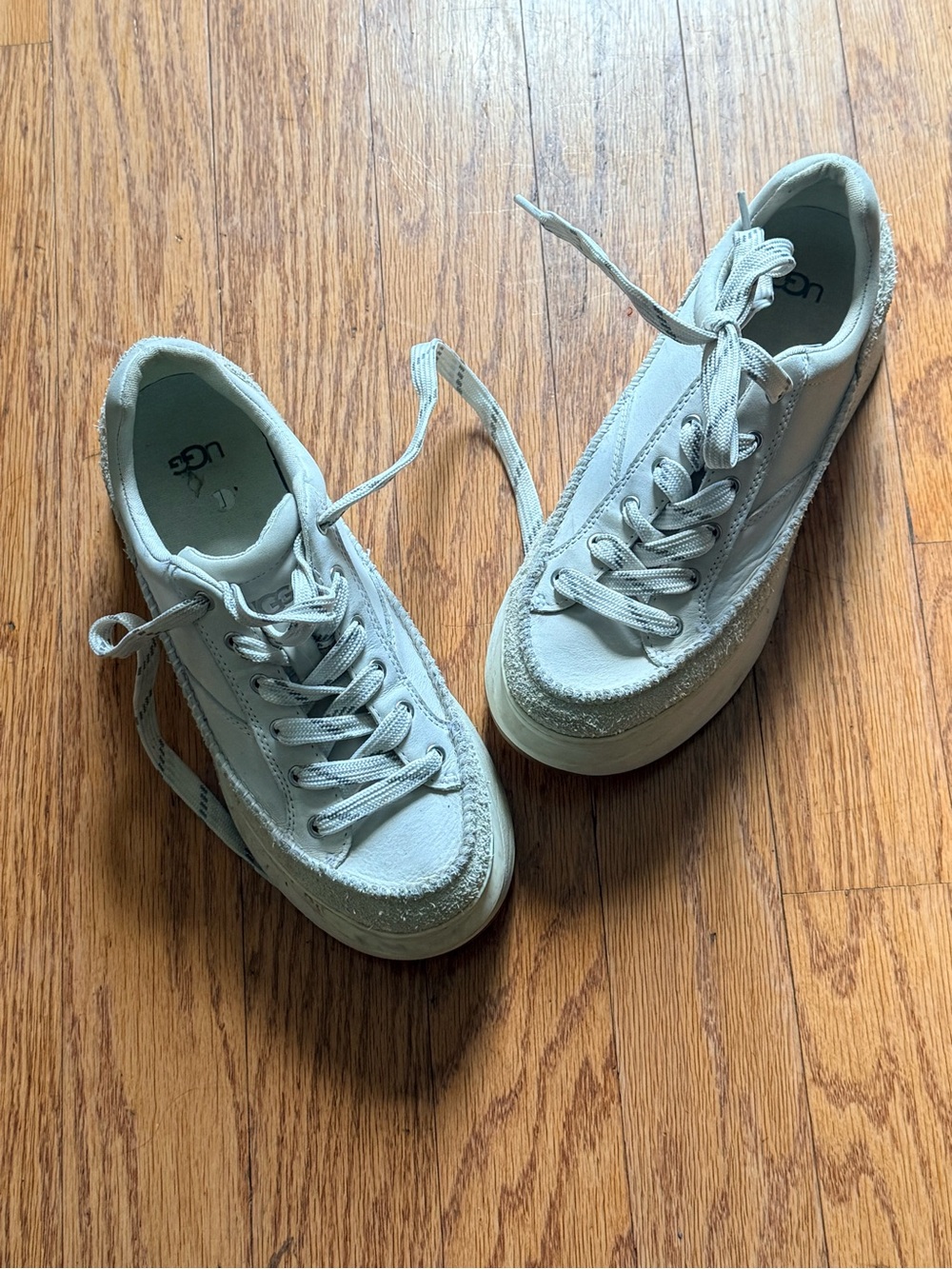 UGG Women's Marin Lace Sneaker Size 9 - Picture 1 of 8